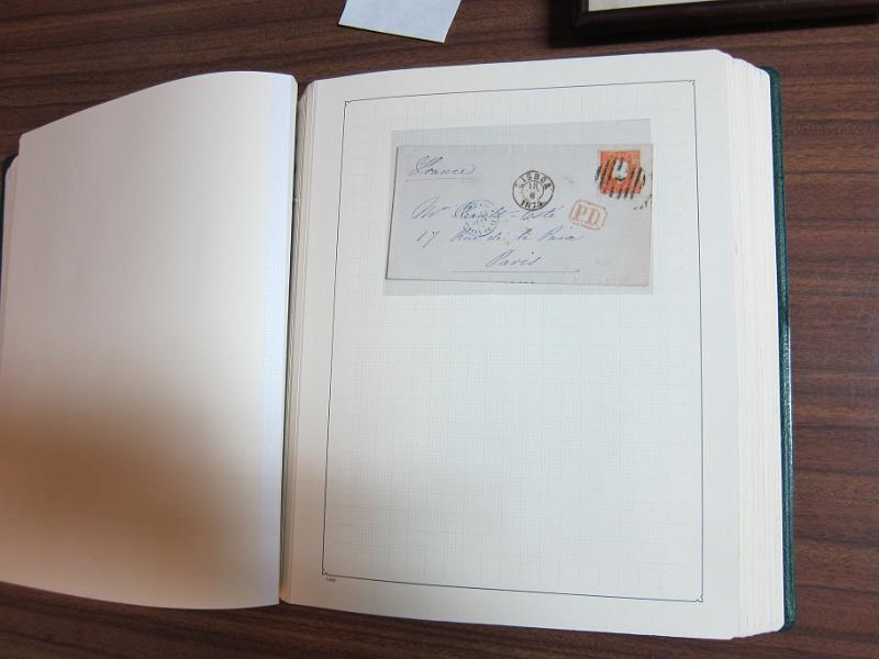 0018 (18).JPG -     Lote:    18      Marcofilia      Lotes Especiais       Descrição:         Portugal &mdash; Colecção especializada em dois álbuns com estudo especializado das marcas de duplo círculo e circulares de Lisboa, com selos de diversas emissões e cartas. Lote a ver.        Lote       Valor Base:     &euro; 1.000,00     Valor Venda:     Retirado     